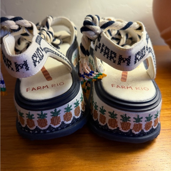 Farm Rio Navy and White Pineapple Platform Festival Vacation Sandals Size 8 - Picture 6 of 12